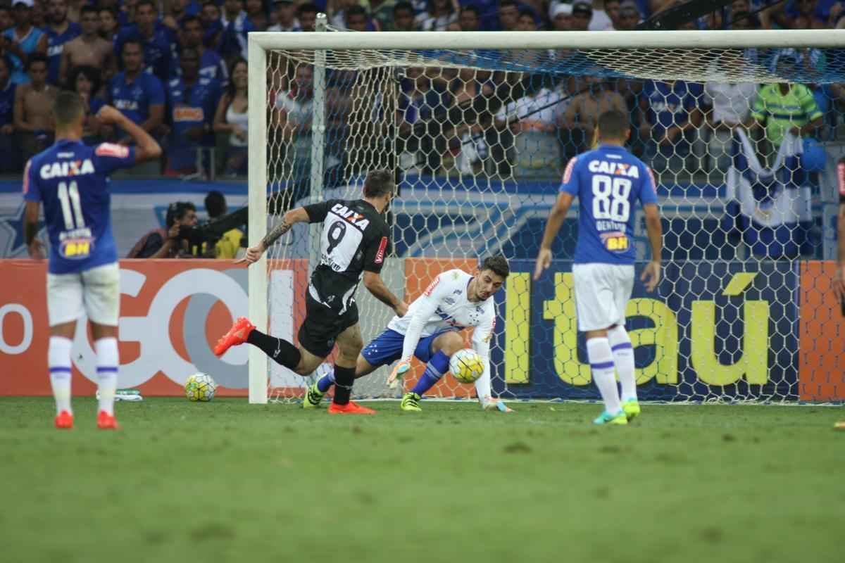 Imagens do segundo tempo do clssico entre Cruzeiro e Atltico, no Mineiro