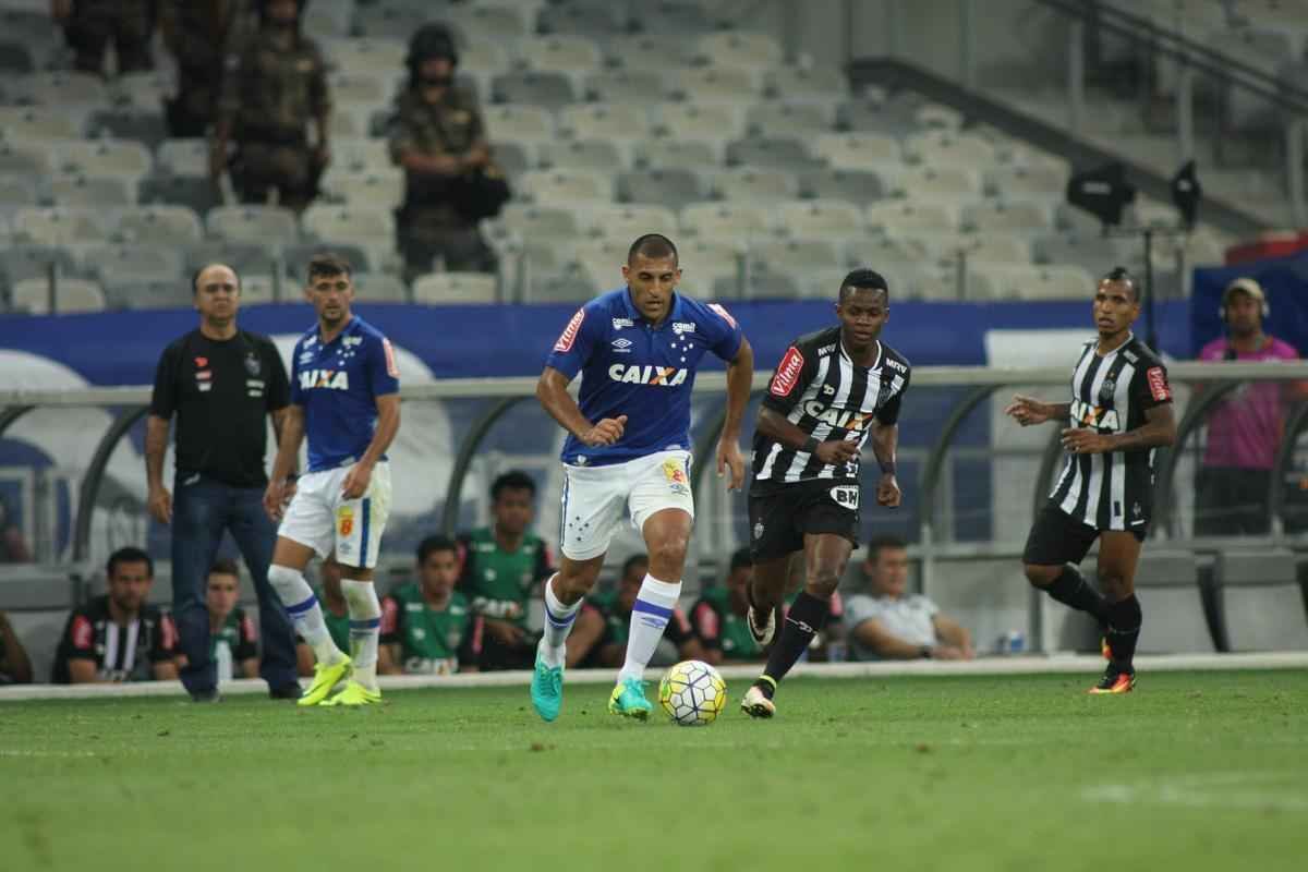 Imagens do segundo tempo do clssico entre Cruzeiro e Atltico, no Mineiro