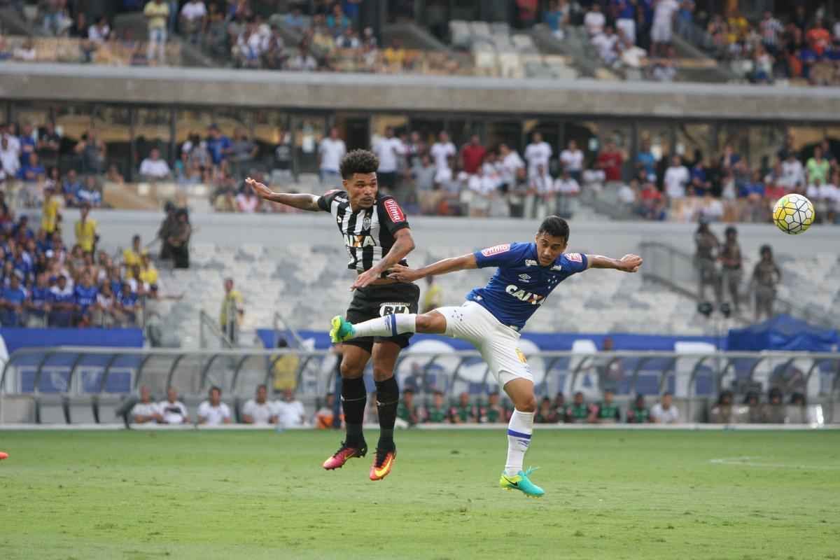 Imagens do segundo tempo do clssico entre Cruzeiro e Atltico, no Mineiro