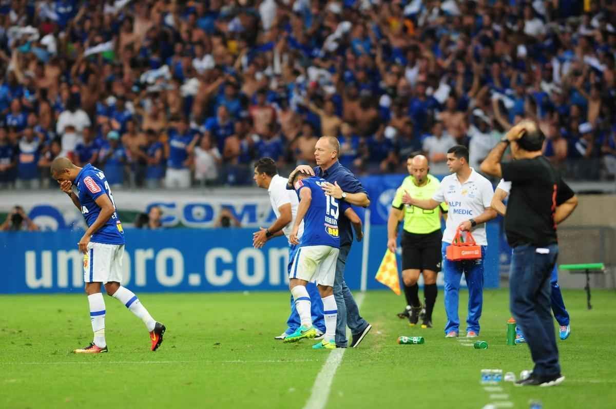 Robinho marcou gol de empate do Cruzeiro no Mineiro