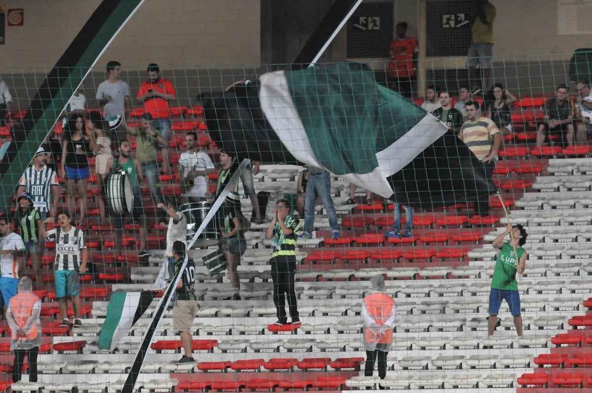 Imagens do jogo entre Amrica e Internacional no Independncia