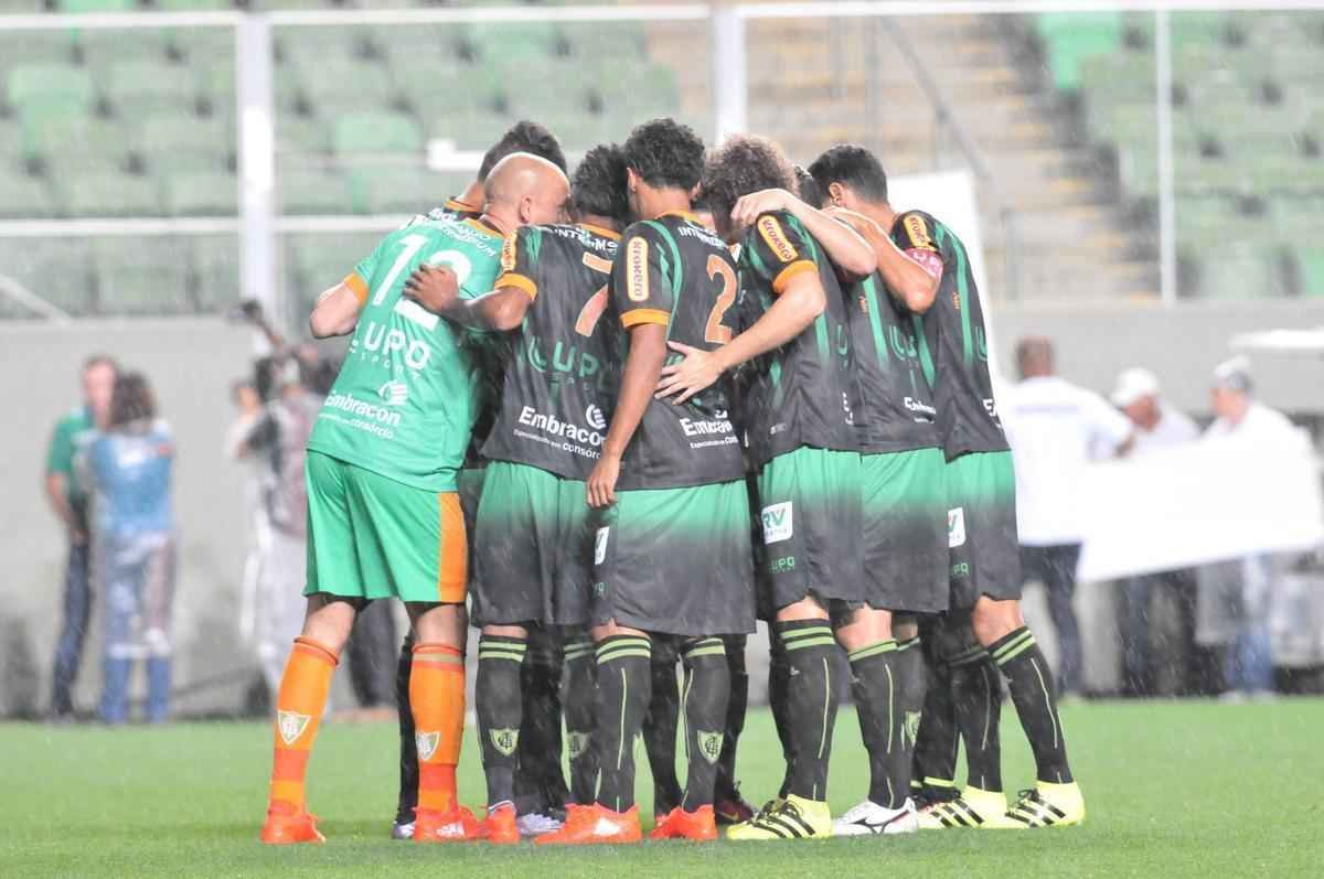 Imagens do jogo entre Amrica e Internacional no Independncia