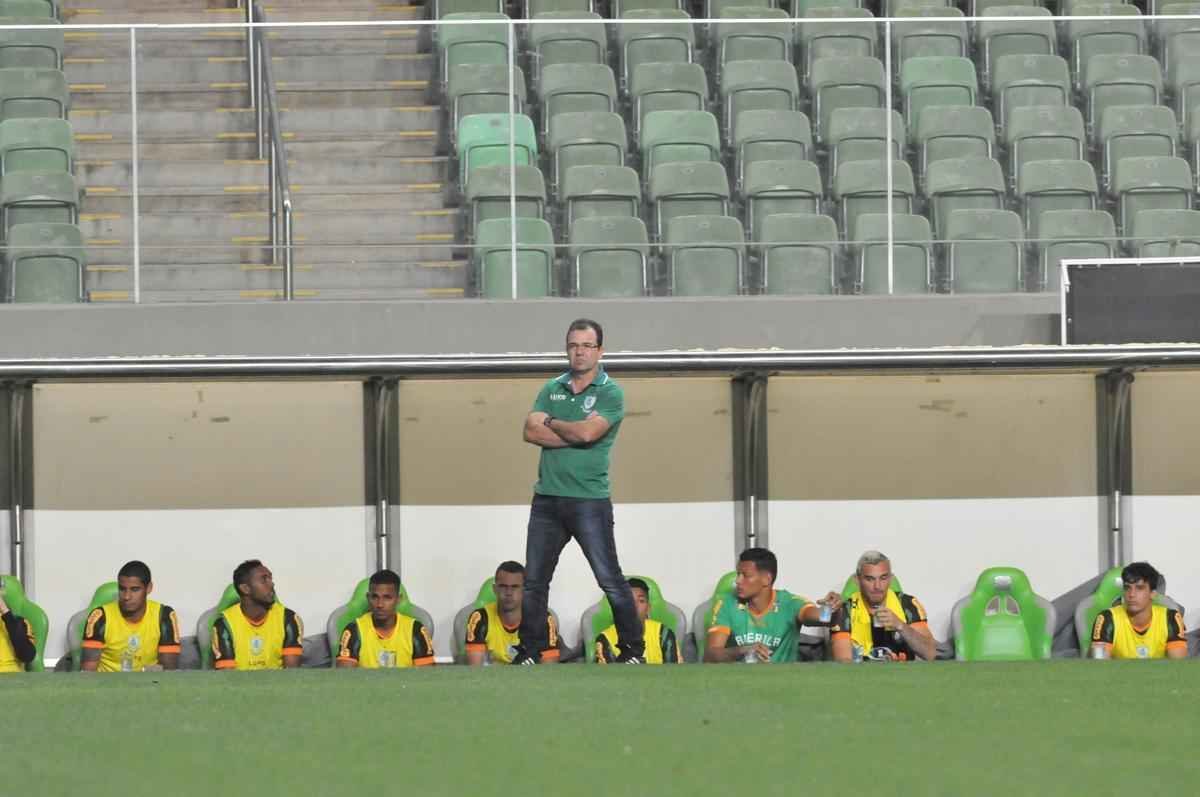 Imagens do jogo entre Amrica e Internacional no Independncia