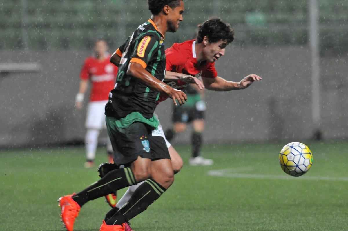 Imagens do jogo entre Amrica e Internacional no Independncia