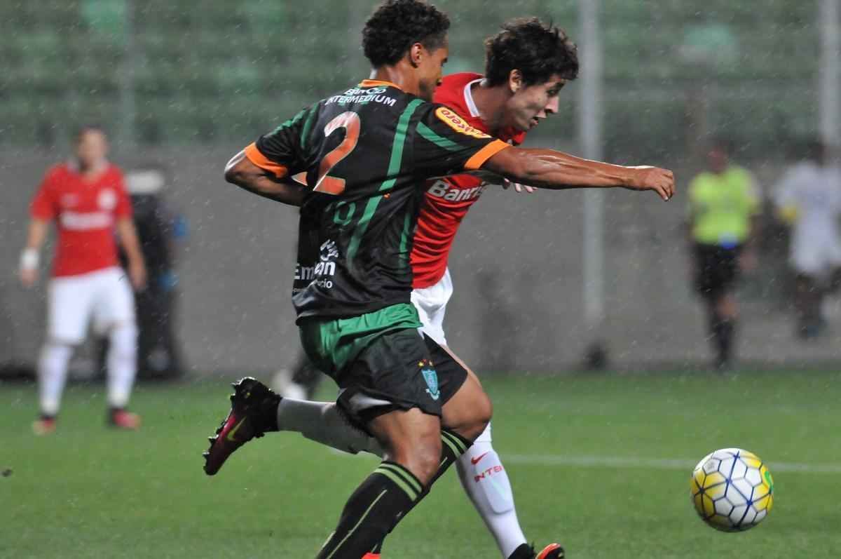 Imagens do jogo entre Amrica e Internacional no Independncia