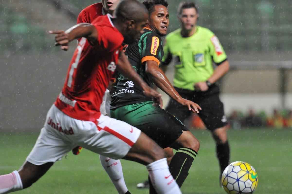 Imagens do jogo entre Amrica e Internacional no Independncia