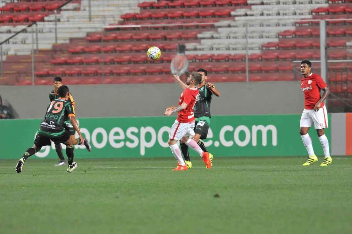 Imagens do jogo entre Amrica e Internacional no Independncia