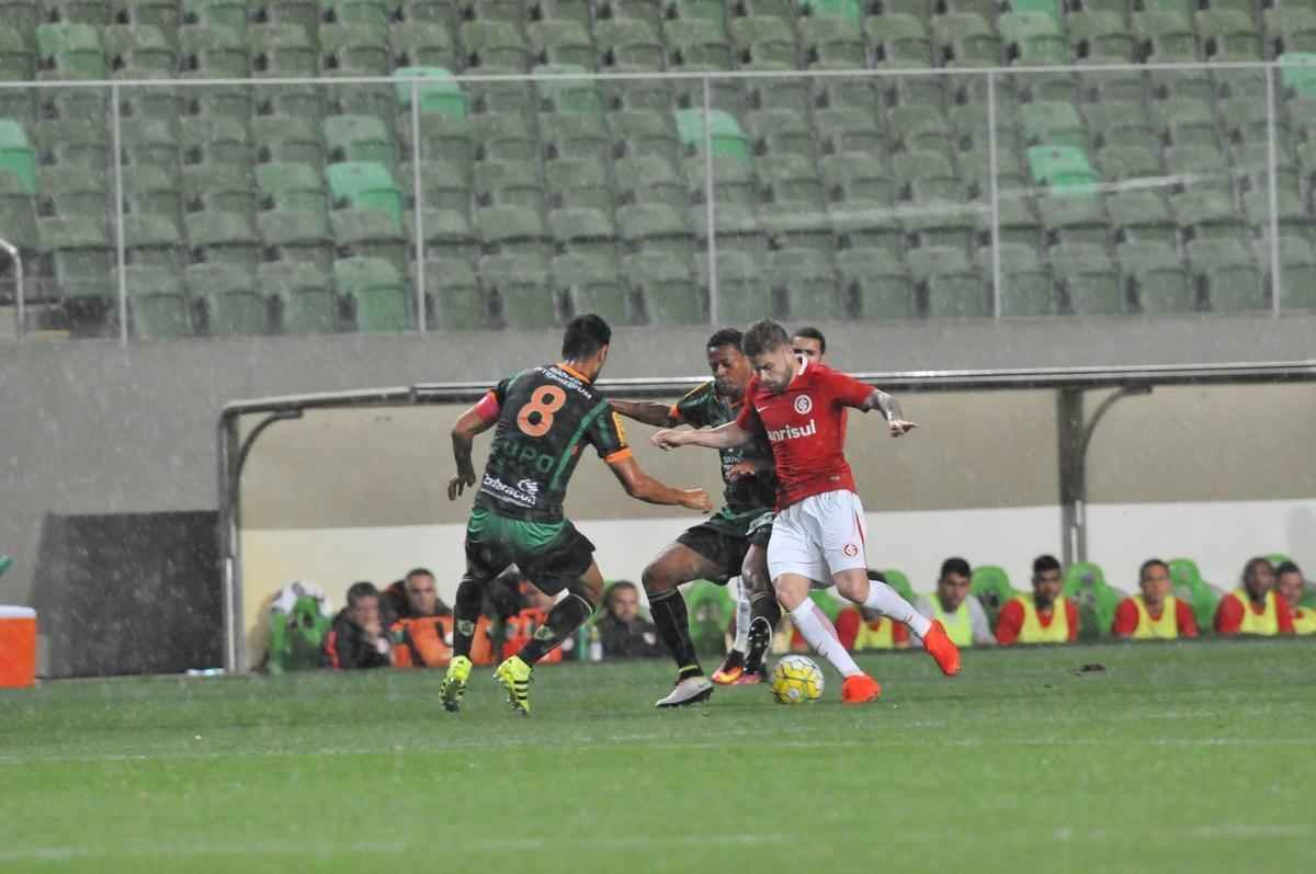 Imagens do jogo entre Amrica e Internacional no Independncia