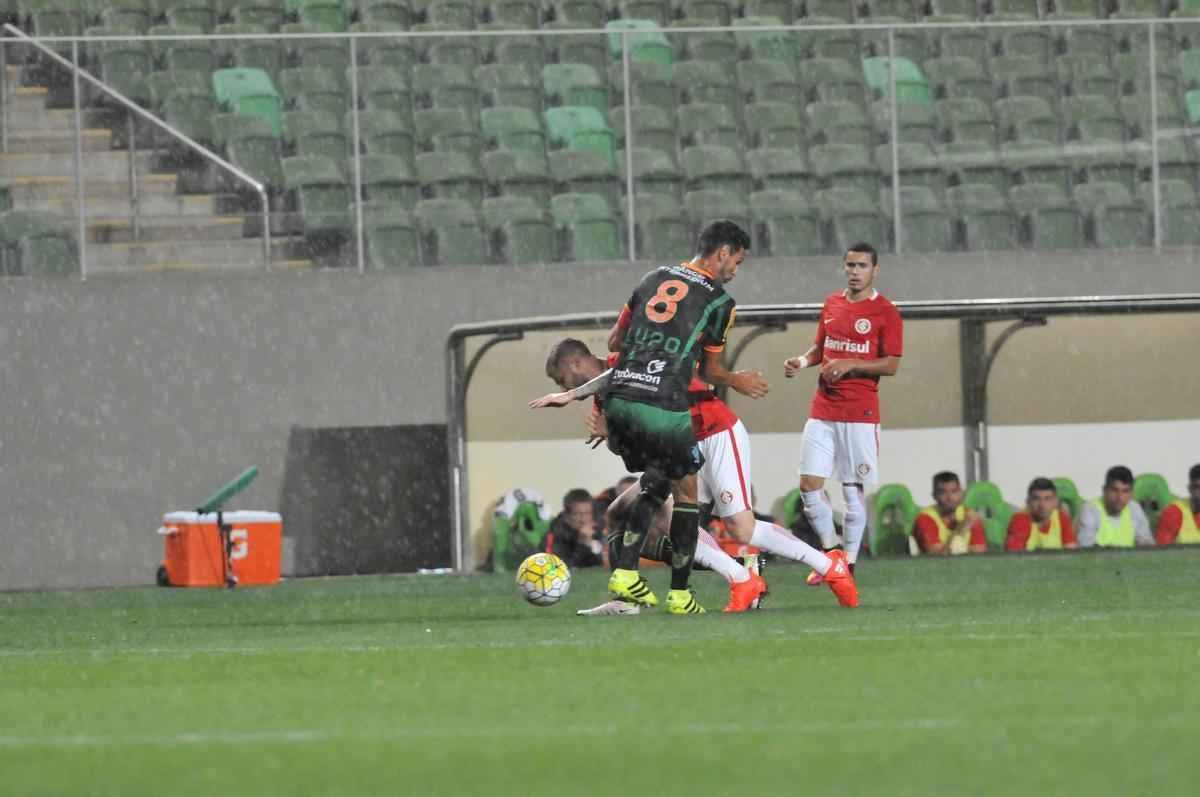 Imagens do jogo entre Amrica e Internacional no Independncia