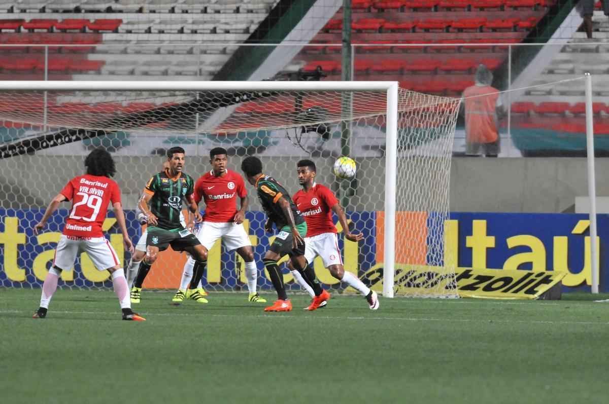 Imagens do jogo entre Amrica e Internacional no Independncia