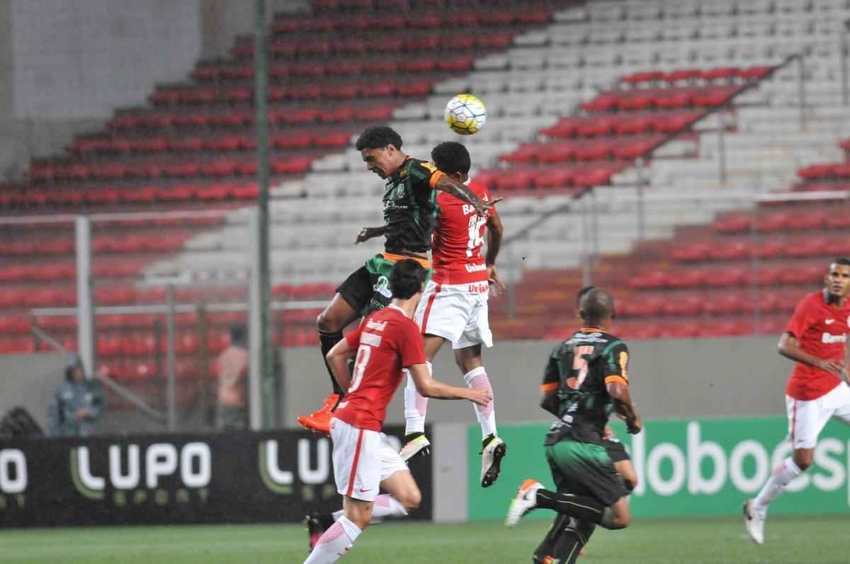Imagens do jogo entre Amrica e Internacional no Independncia