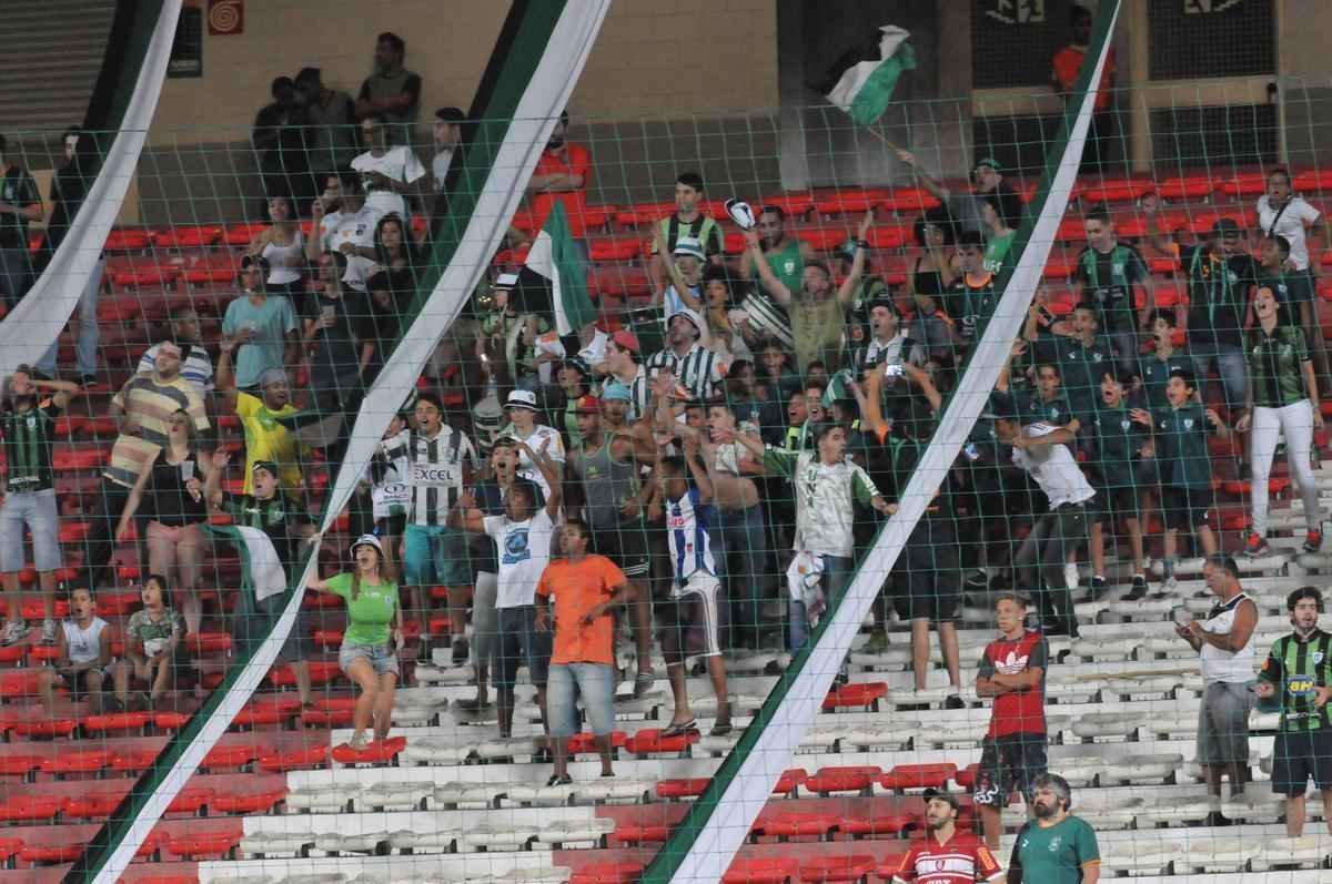 Imagens do jogo entre Amrica e Internacional no Independncia