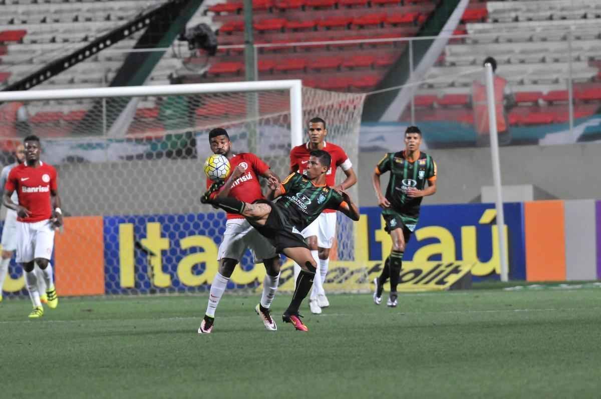 Imagens do jogo entre Amrica e Internacional no Independncia