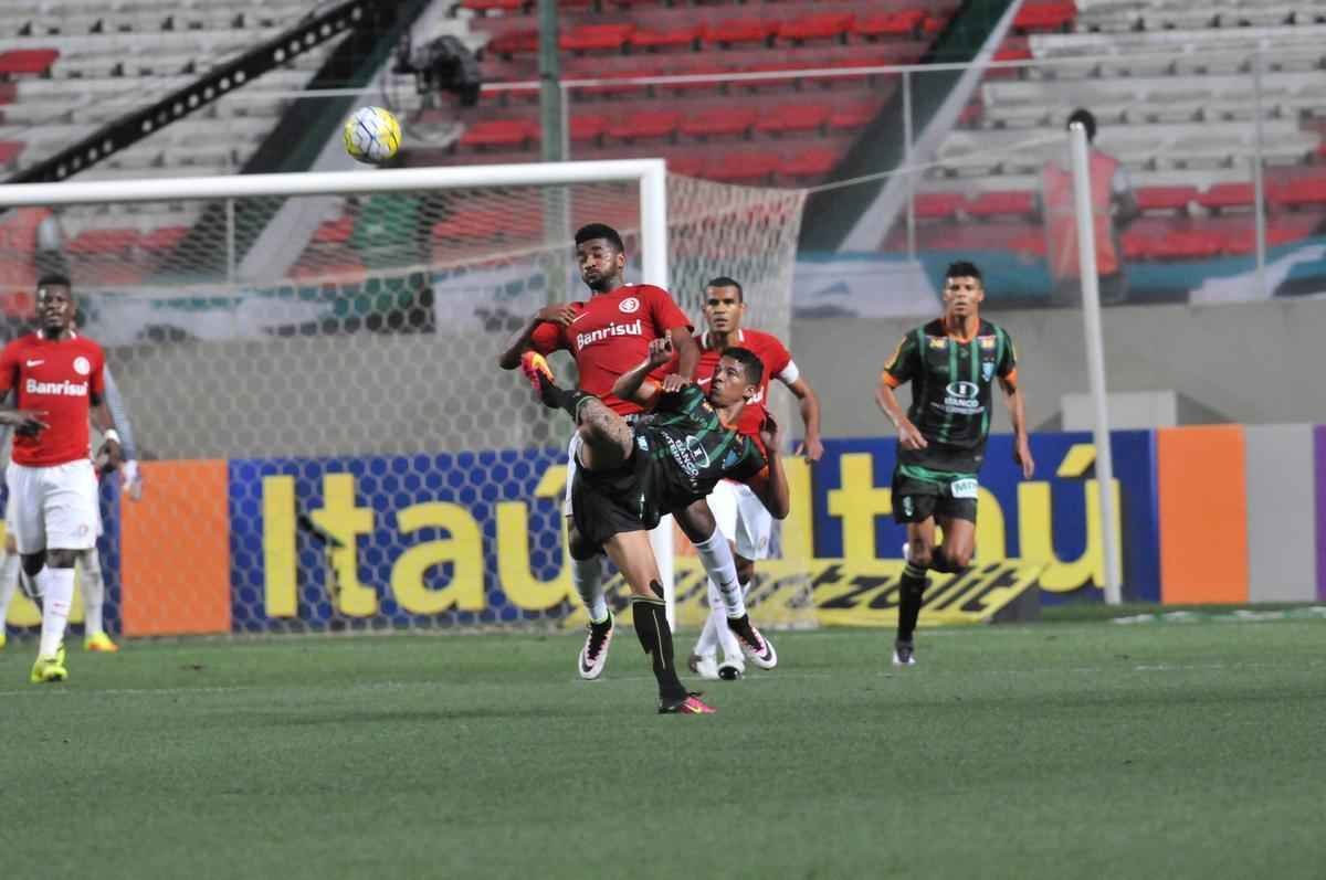 Imagens do jogo entre Amrica e Internacional no Independncia
