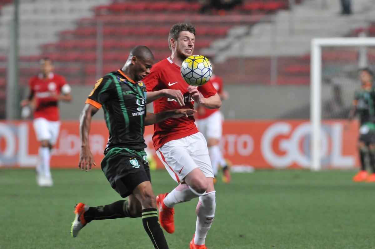 Imagens do jogo entre Amrica e Internacional no Independncia