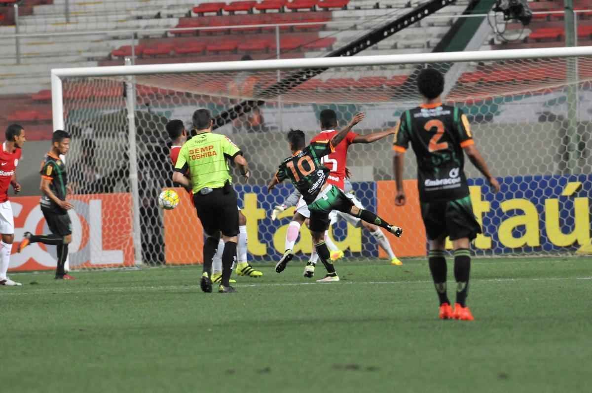 Imagens do jogo entre Amrica e Internacional no Independncia