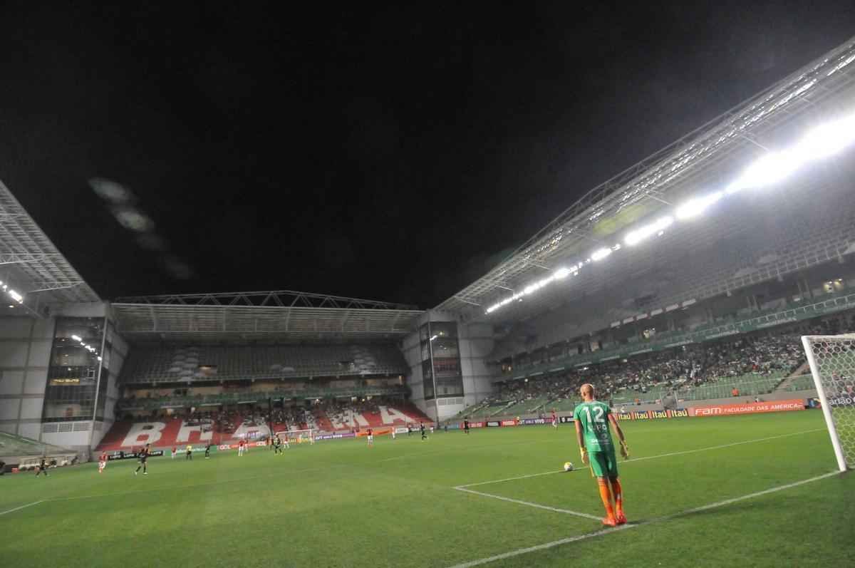 Imagens do jogo entre Amrica e Internacional no Independncia