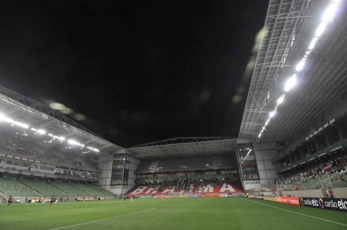 Imagens do jogo entre Amrica e Internacional no Independncia