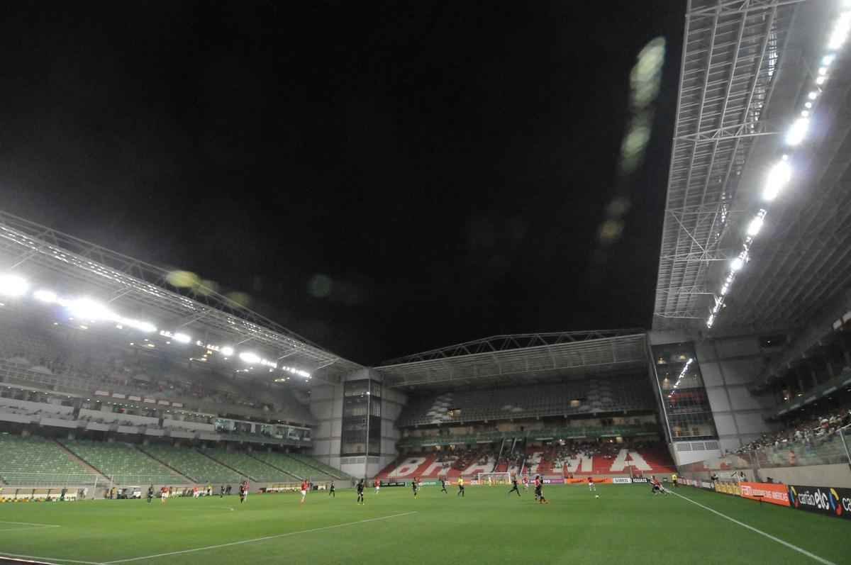 Imagens do jogo entre Amrica e Internacional no Independncia