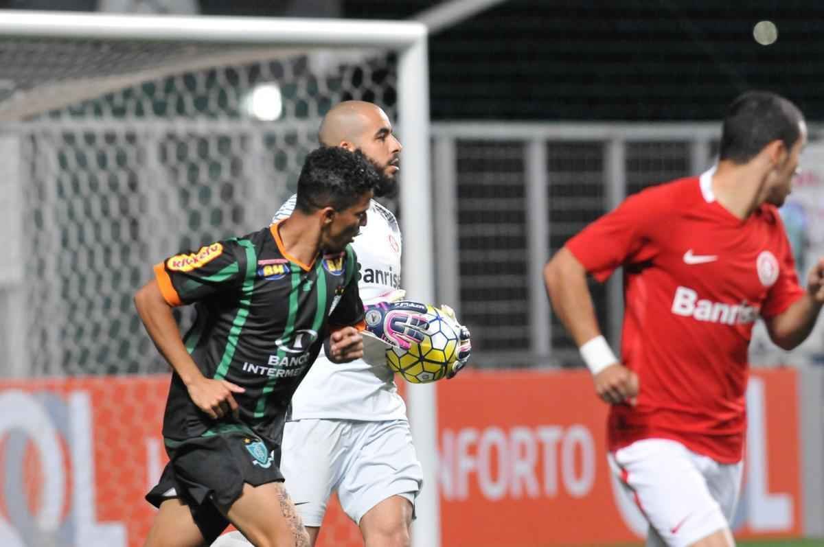 Imagens do jogo entre Amrica e Internacional no Independncia