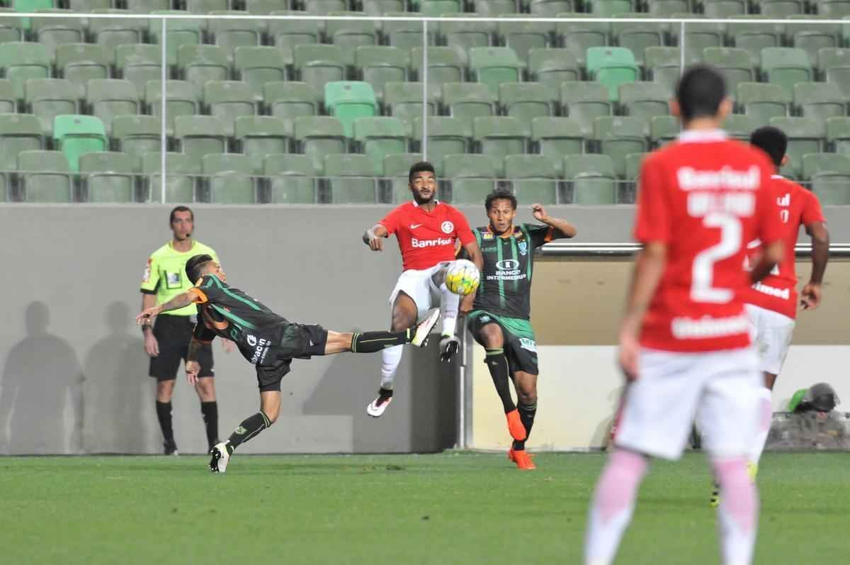 Imagens do jogo entre Amrica e Internacional no Independncia