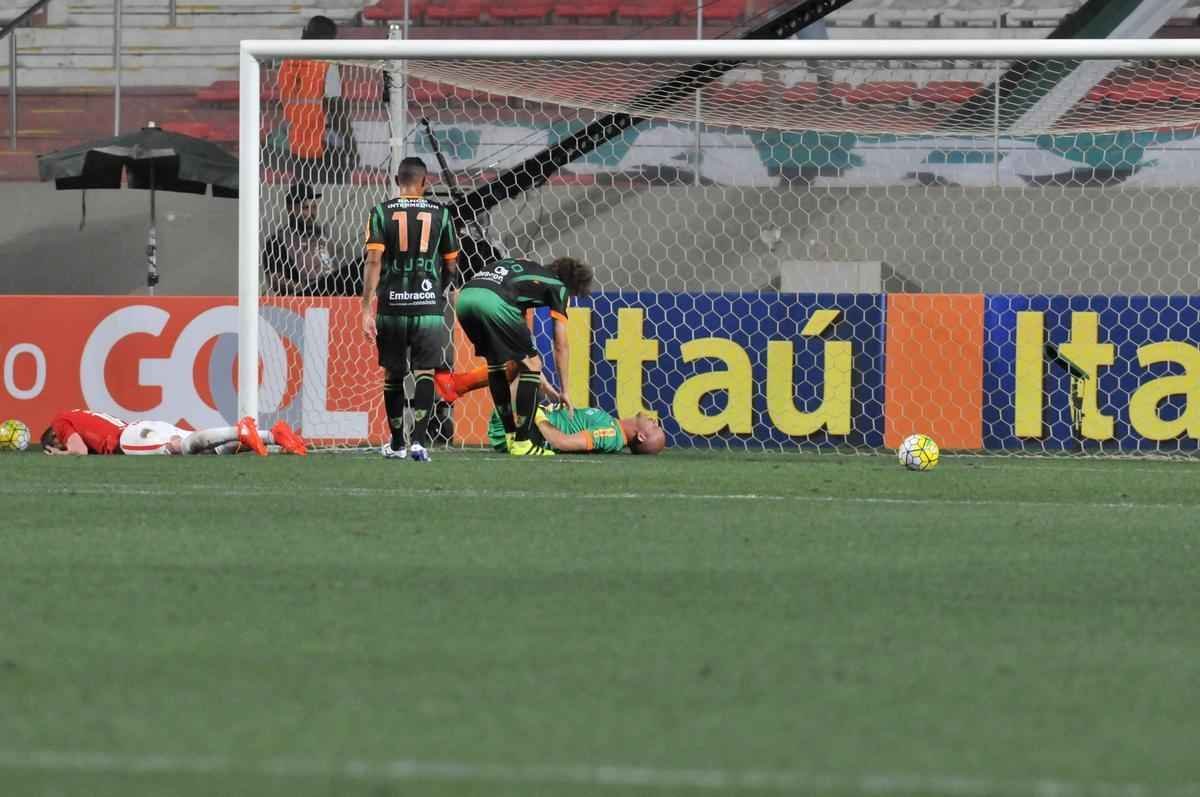 Imagens do jogo entre Amrica e Internacional no Independncia