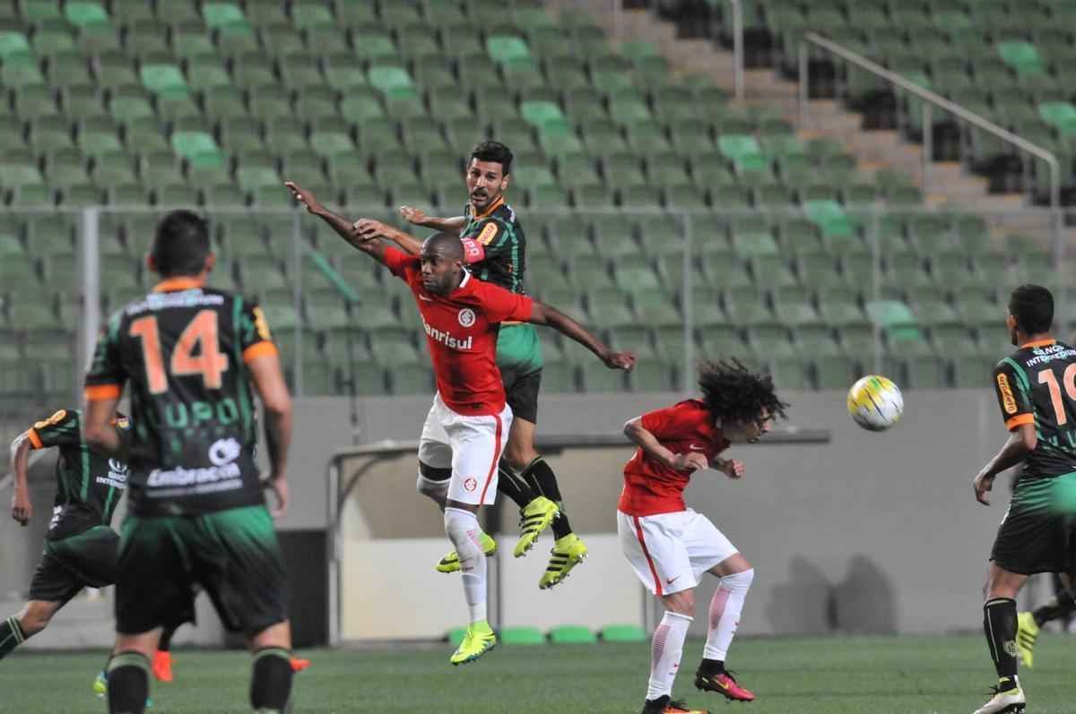 Imagens do jogo entre Amrica e Internacional no Independncia