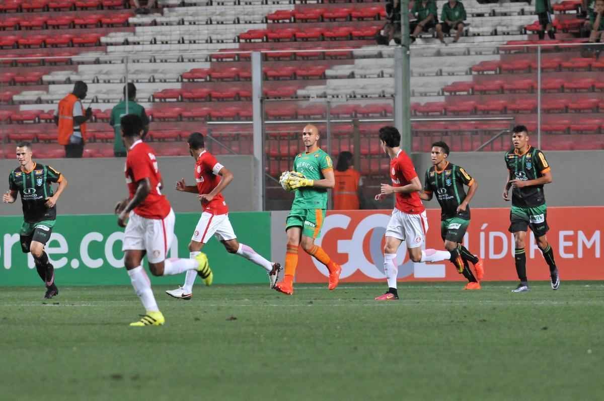 Imagens do jogo entre Amrica e Internacional no Independncia