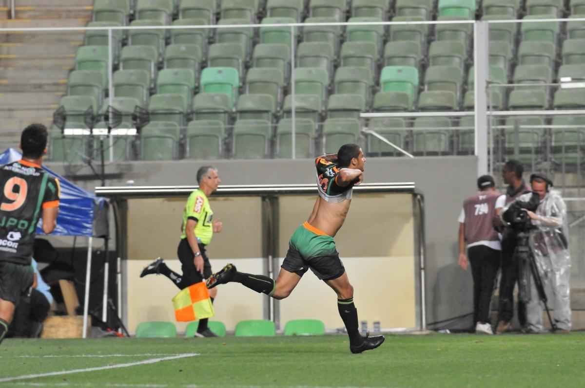 Imagens do jogo entre Amrica e Internacional no Independncia