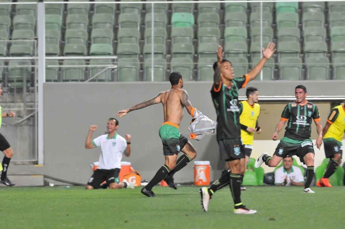 Imagens do jogo entre Amrica e Internacional no Independncia