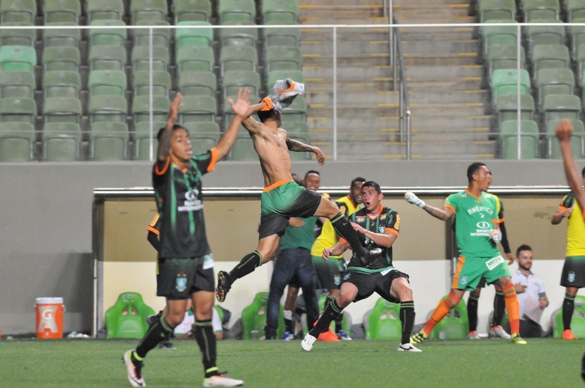 Imagens do jogo entre Amrica e Internacional no Independncia