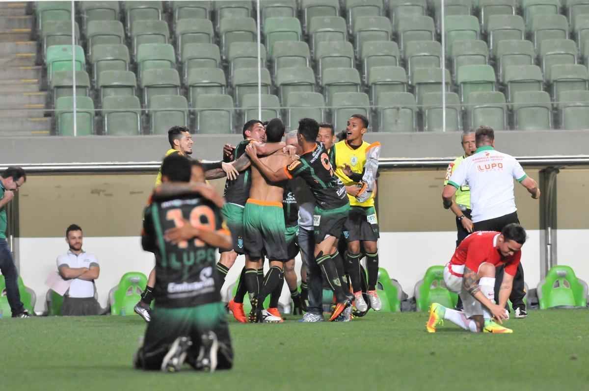 Imagens do jogo entre Amrica e Internacional no Independncia