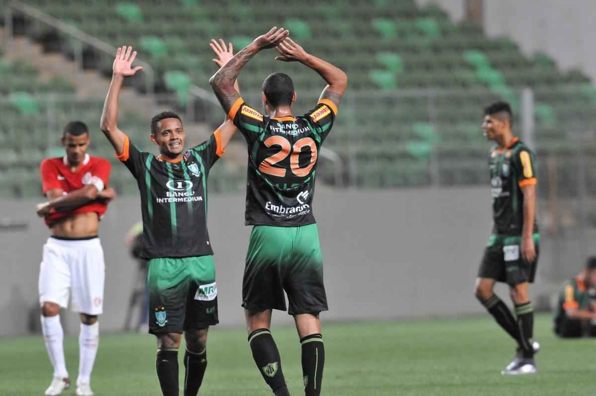 Imagens do jogo entre Amrica e Internacional no Independncia