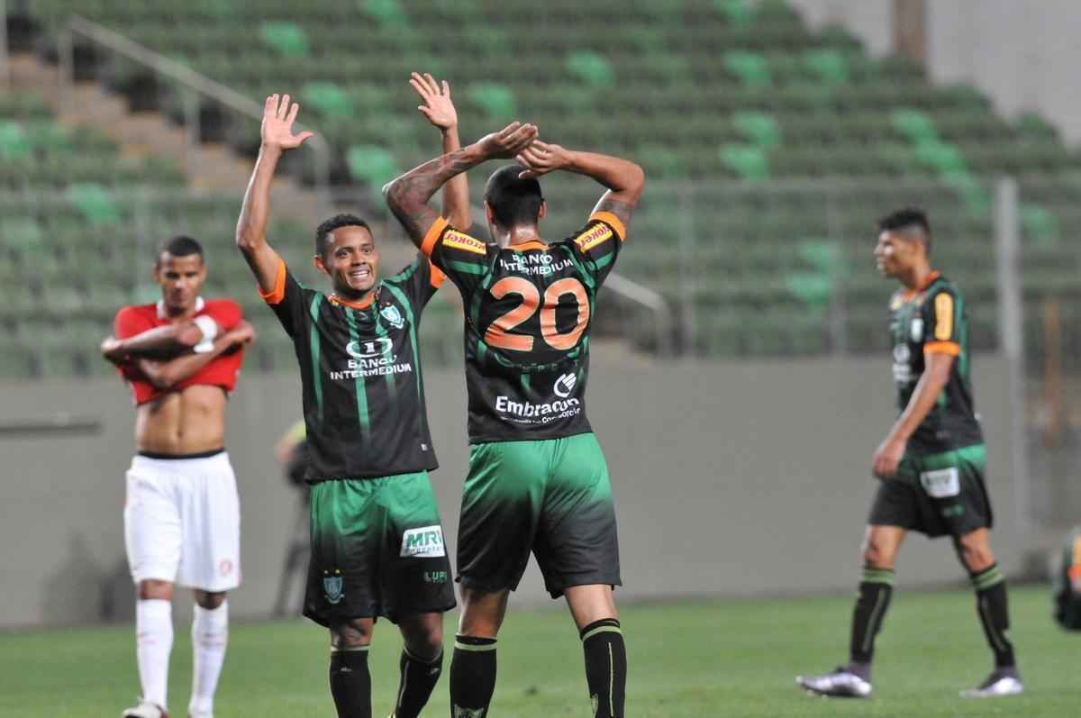 Imagens do jogo entre Amrica e Internacional no Independncia