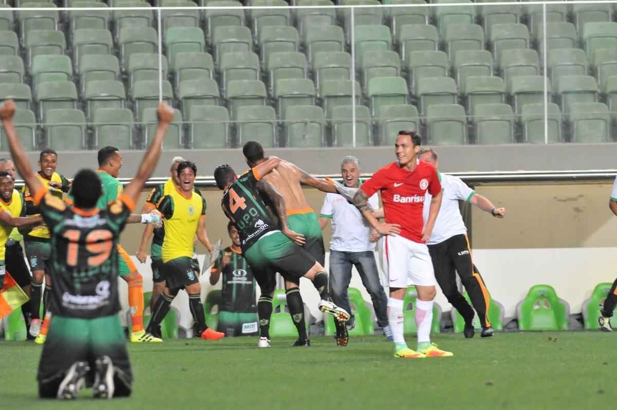 Imagens da comemorao do gol de Michael contra o Internacional