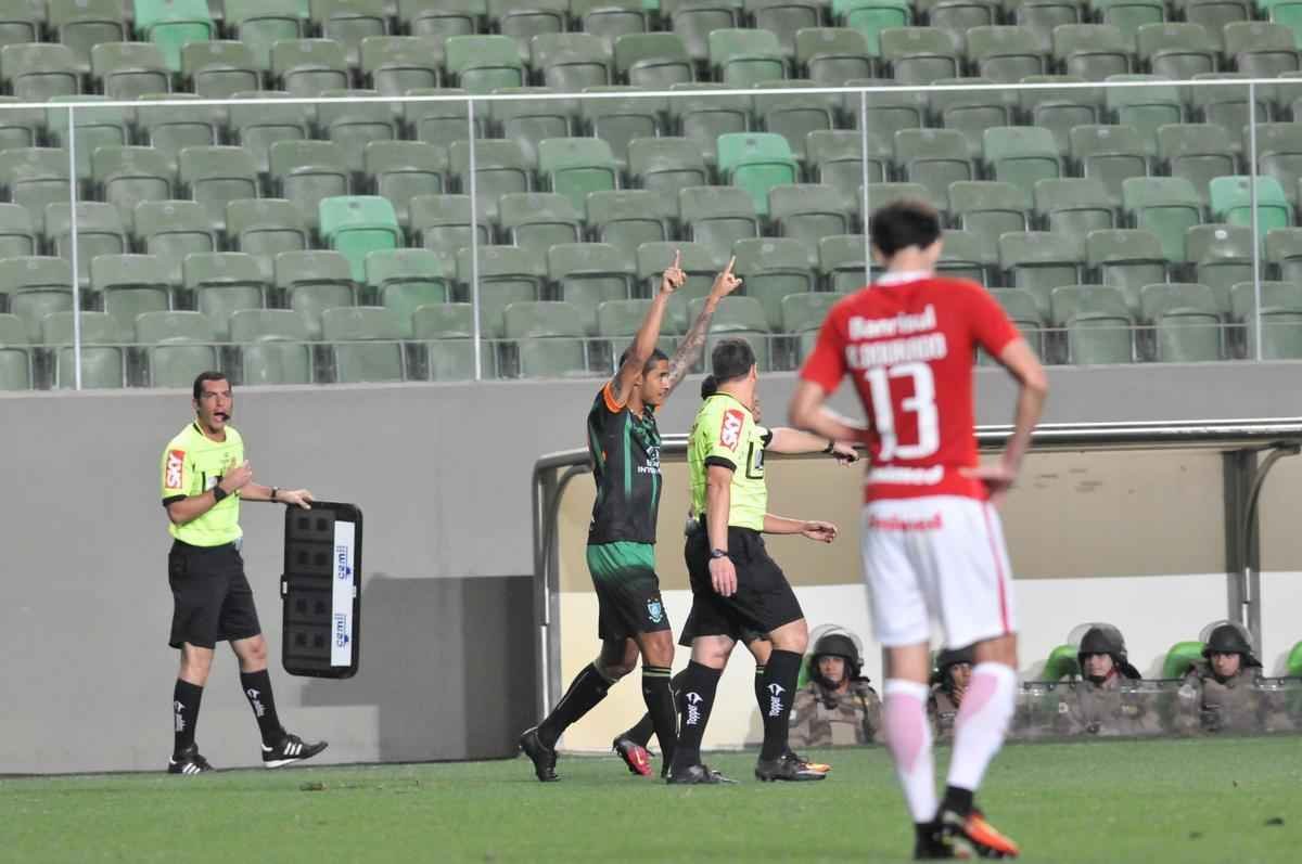 Imagens da comemorao do gol de Michael contra o Internacional