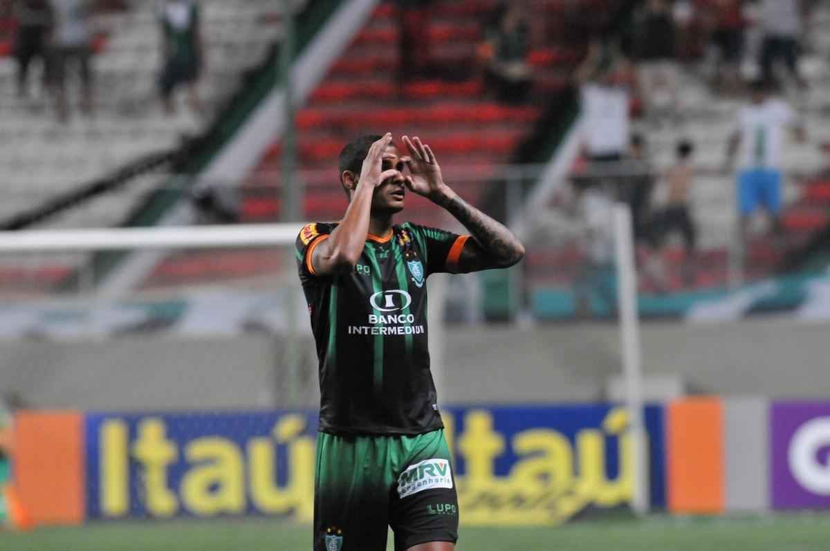 Imagens da comemorao do gol de Michael contra o Internacional