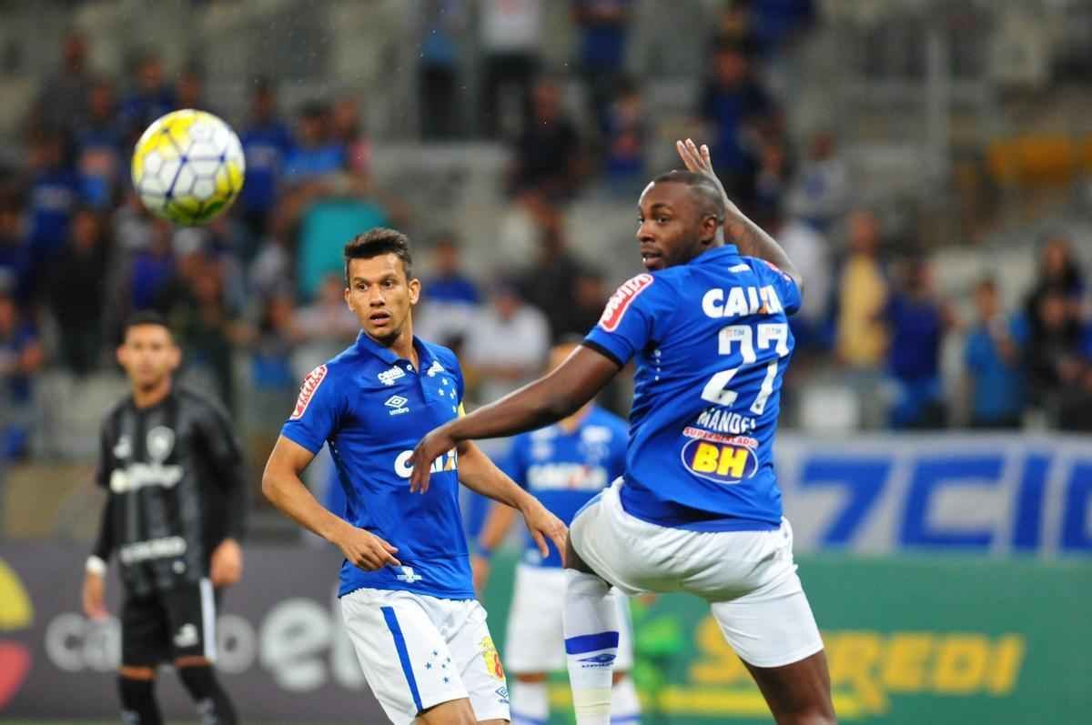 Fotos do jogo entre Cruzeiro e Botafogo, pela Copa do Brasil, no Mineiro