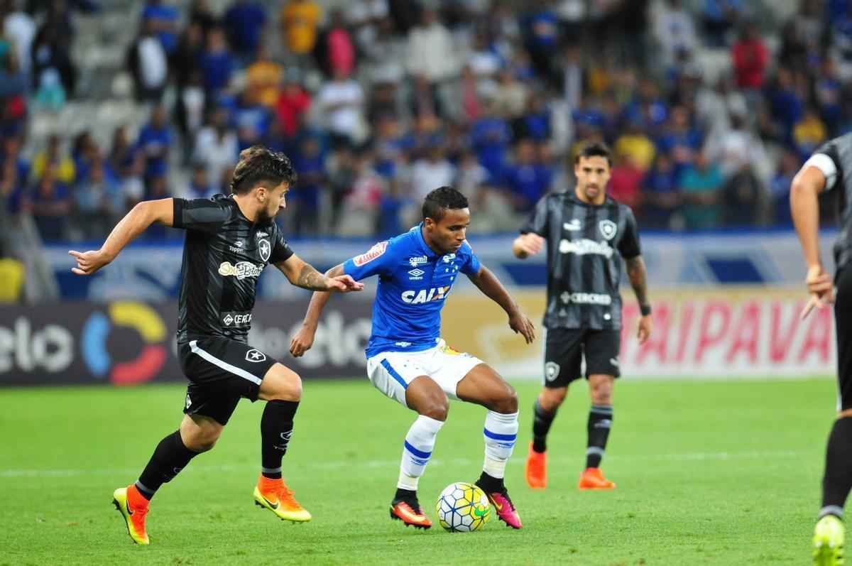 Fotos do jogo entre Cruzeiro e Botafogo, pela Copa do Brasil, no Mineiro