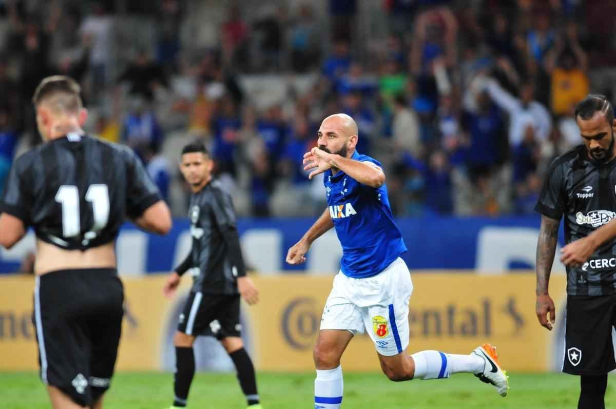 Fotos do jogo entre Cruzeiro e Botafogo, pela Copa do Brasil, no Mineiro