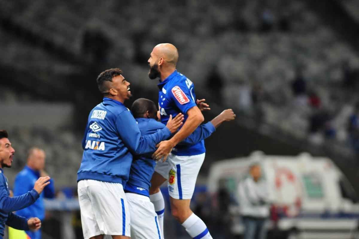 Fotos do jogo entre Cruzeiro e Botafogo, pela Copa do Brasil, no Mineiro