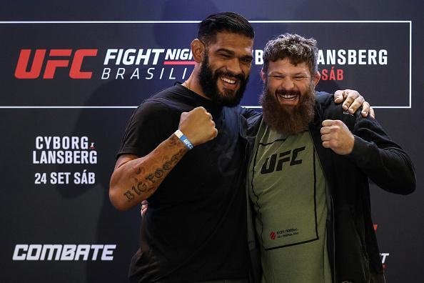 Media Day do UFC Fight Night Braslia - Amigos de longa data, Pezo e Roy Nelson se abraam