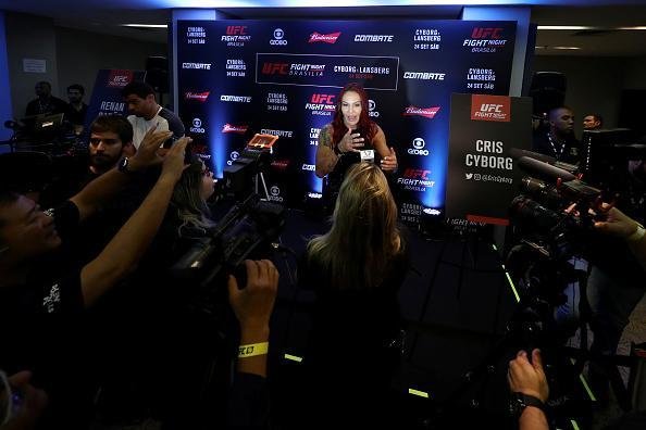 Media Day do UFC Fight Night Braslia - Concorrida entrevista de Cris Cyborg 
