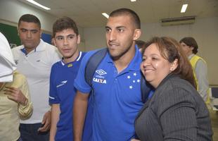Jogadores e comisso tcnica do Cruzeiro receberam carinho da torcida no ES