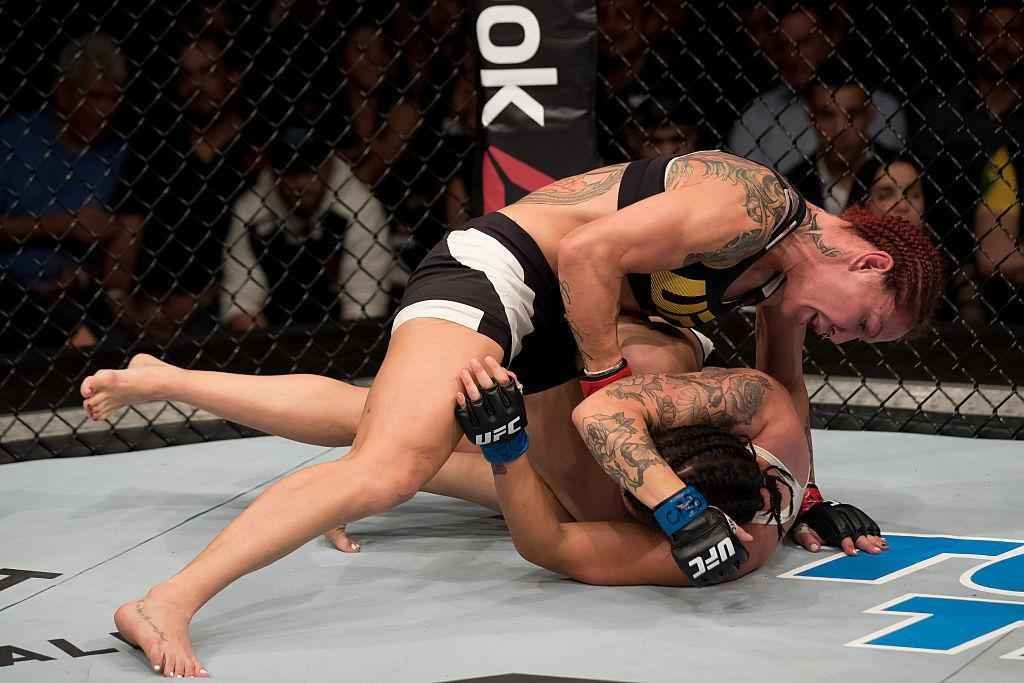 Brasileira Cris Cyborg venceu sueca por nocaute tcnico aos 2m29s do segundo round