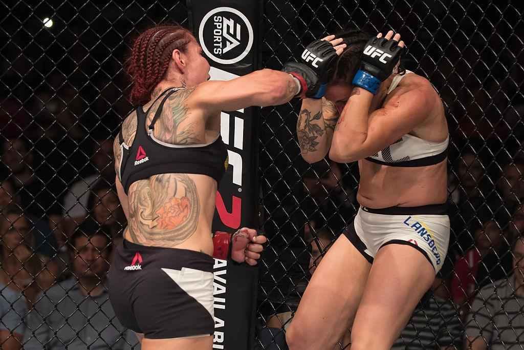 Brasileira Cris Cyborg venceu sueca por nocaute tcnico aos 2m29s do segundo round
