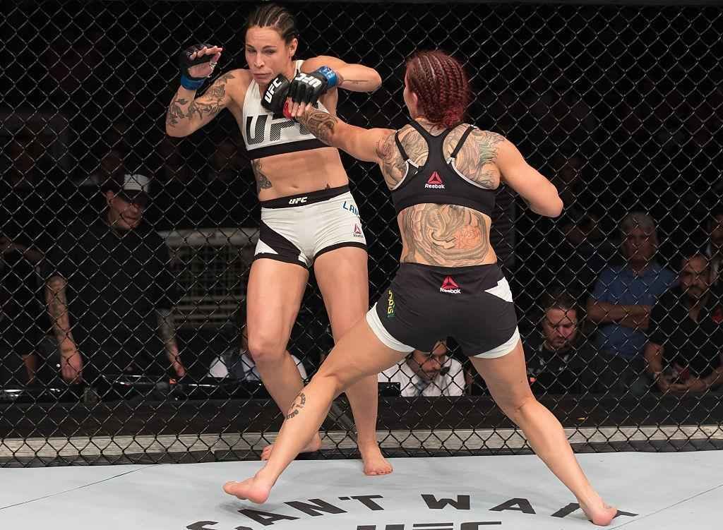 Brasileira Cris Cyborg venceu sueca por nocaute tcnico aos 2m29s do segundo round