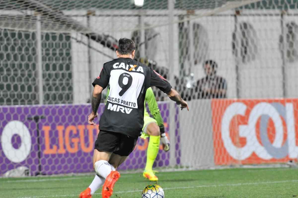 Fotos do segundo tempo da vitria do Atltico sobre o Inter por 3 a 1; Pratto fez terceiro gol