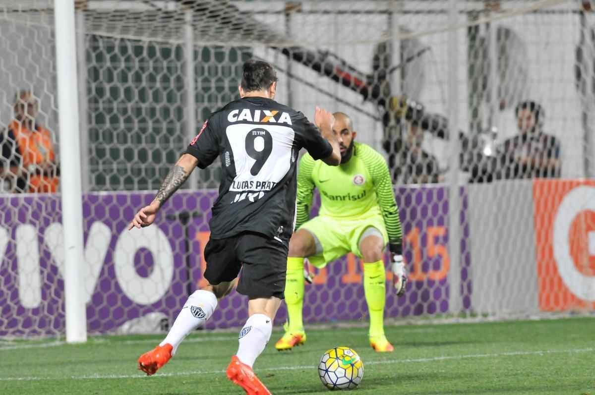 Fotos do segundo tempo da vitria do Atltico sobre o Inter por 3 a 1; Pratto fez terceiro gol