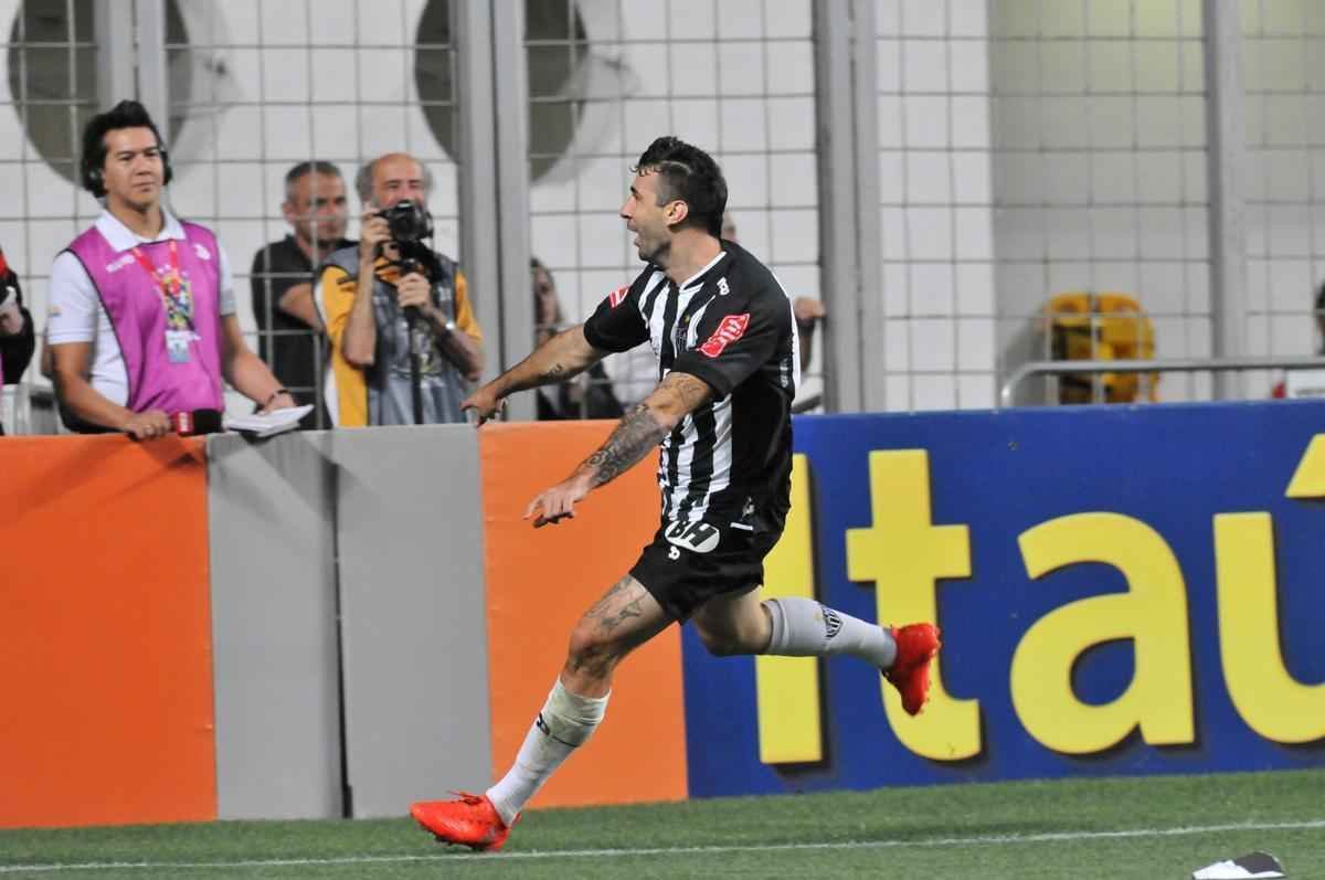 Fotos do segundo tempo da vitria do Atltico sobre o Inter por 3 a 1; Pratto fez terceiro gol